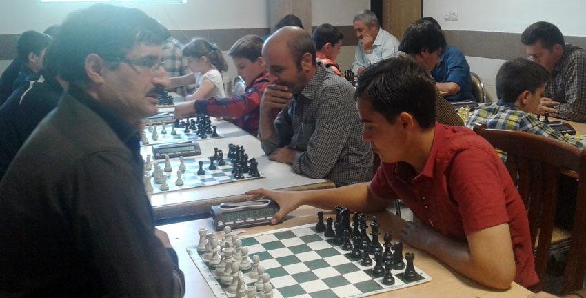 یرگزاری مسابقات شطرنج زیر 20 سال در سالن شهدای قاضی جهان 