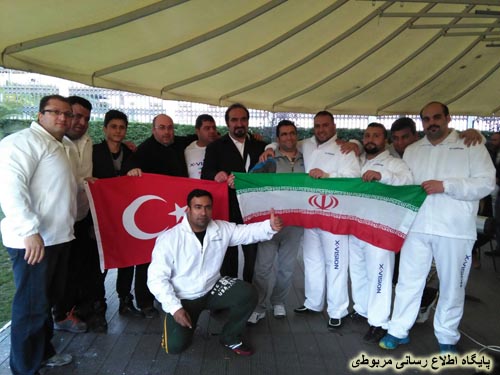 http://s7.picofile.com/file/8233344334/Fareydoun_Zargarnezhad_6_.jpg