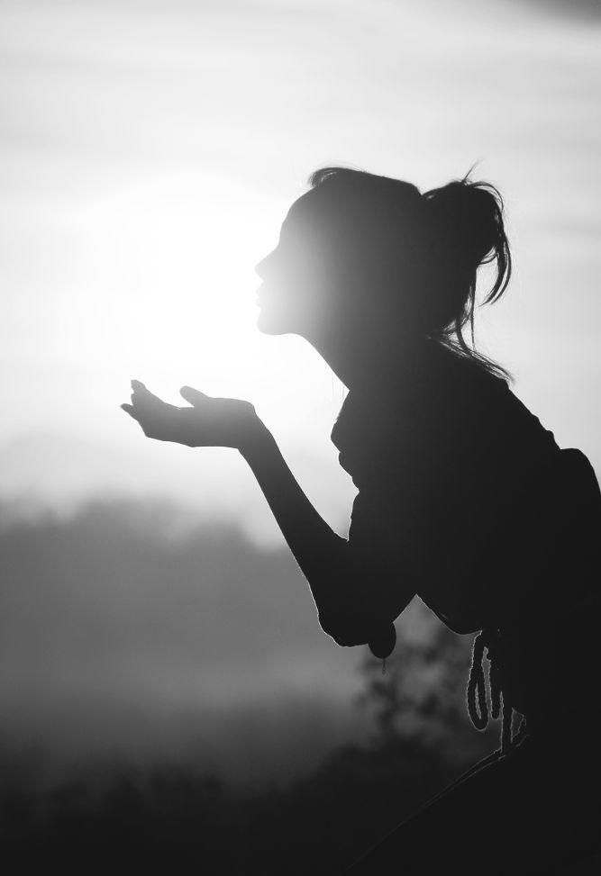http://s7.picofile.com/file/8233689450/black_and_white_love_7_.jpg