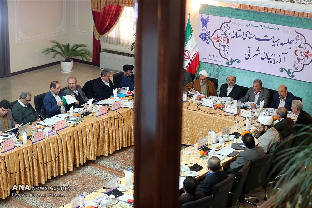 در جلسه هیأت امنای استان آذربایجان شرقی، دکتر میرزاده رئیس دانشگاه آزاد اسلامی، آیت الله دکتر هاشم زاده هریسی ، دکتر انگجی ،  علیرضا منادی سپیدان عضو کمیسیون آموزش مجلس شورای اسلامی و نماینده مردم تبریز، اسکو و آذرشهر، حجت الاسلام خدیوی نماینده رئیس دفتر نهاد نمایندگی مقام معظم رهبری در دانشگاهها و نمایندگانی از وزارت علوم و وزارت بهداشت درمان و آموزش پزشکی نیز حضور داشتند.  