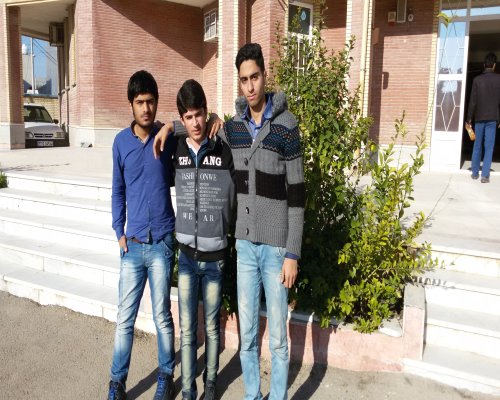http://s7.picofile.com/file/8236246134/lig.jpg