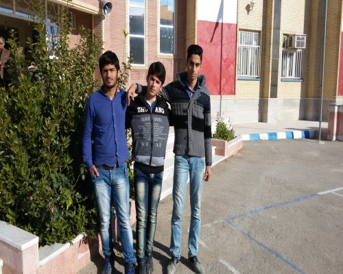 http://s7.picofile.com/file/8236246168/lig1.jpg