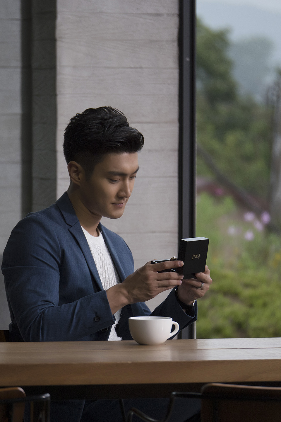 http://s7.picofile.com/file/8237544776/151102_piaget_korea_official_website_update_with_siwon_4.jpg