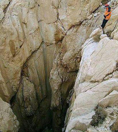 دهانه غار عمودی پراو.کرمانشاه 
