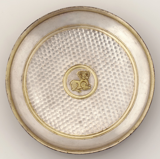 بشقاب نقره ی ساسانی با نقش قوچ