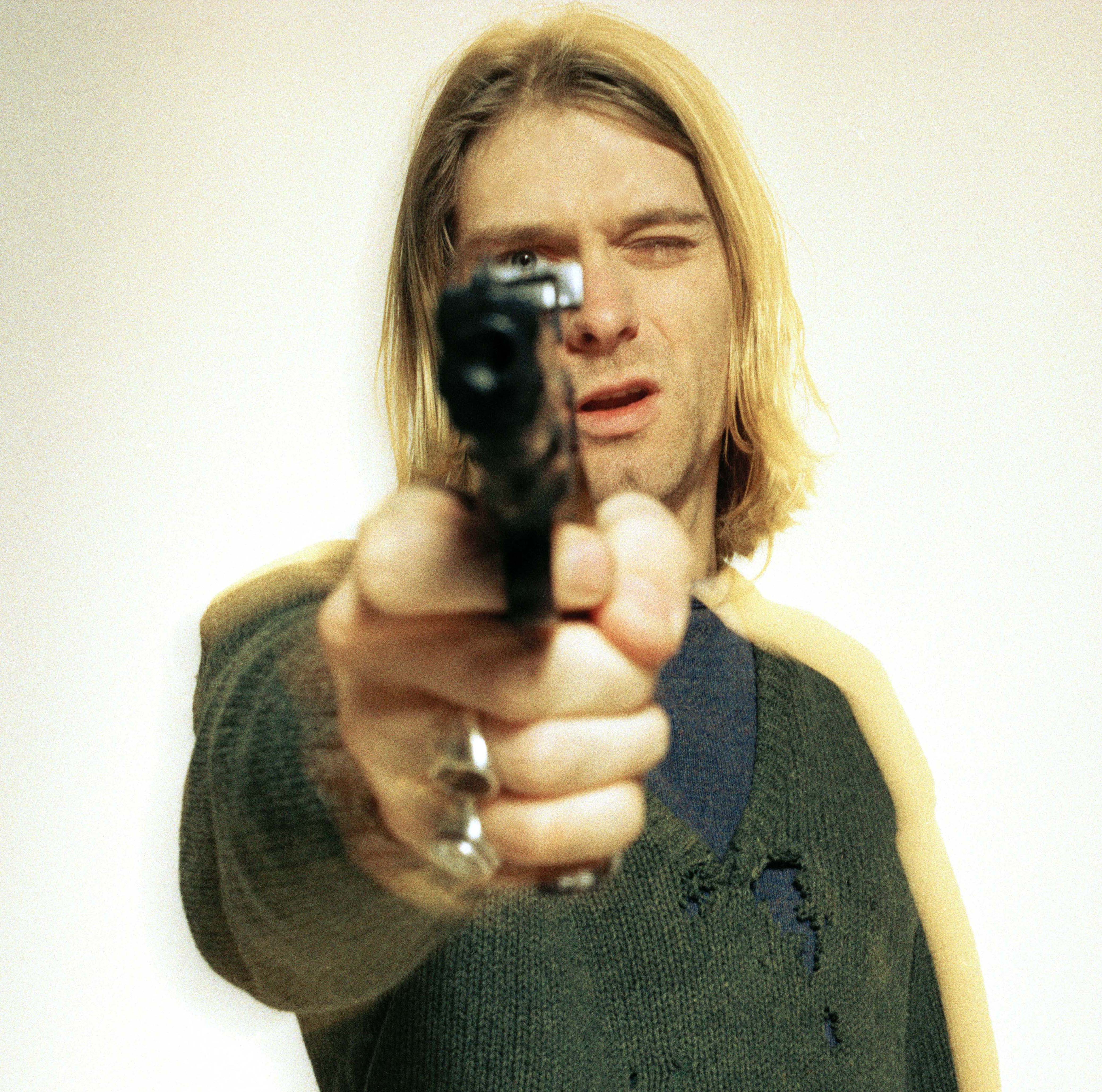 http://s7.picofile.com/file/8239804092/034_kurt_cobain_theredlist.jpg