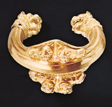 دستبند طلایی 2800 ساله با تزیین شیر