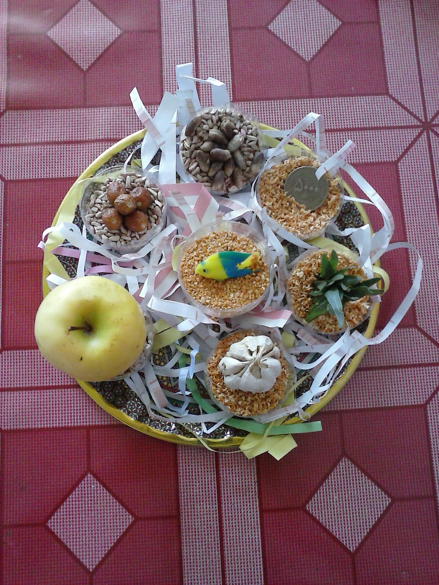 پاسخ به:تزئین سفره هفت سین