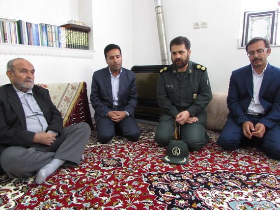 دیدار دانشجویان گرمه‌ای با پدر شهید مدافع حرم / تصاویر