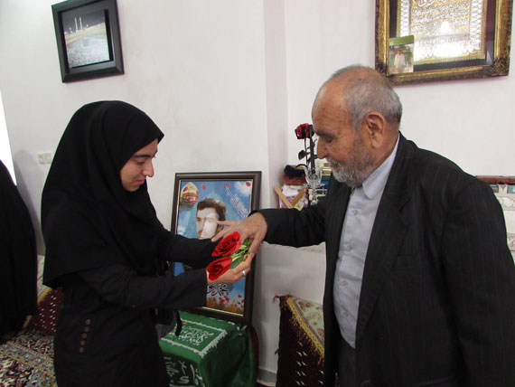 دیدار دانشجویان گرمه‌ای با پدر شهید مدافع حرم / تصاویر