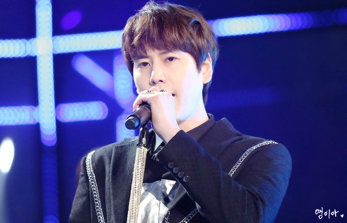 http://s7.picofile.com/file/8248209584/141231_jiangsutv_aaaying_19.jpg