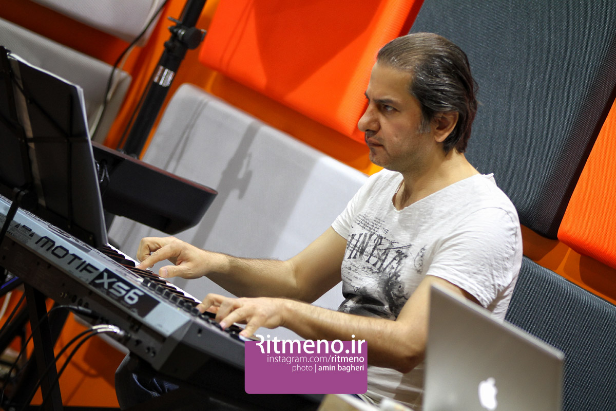 http://s7.picofile.com/file/8249707476/Hamid_Askari_7.jpg