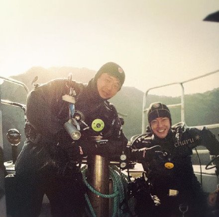 Kim Hyun Joong diving