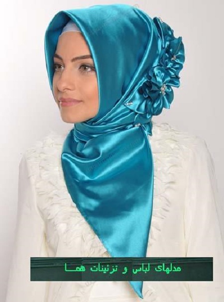 روسری آبی طرح ساتن گلدار