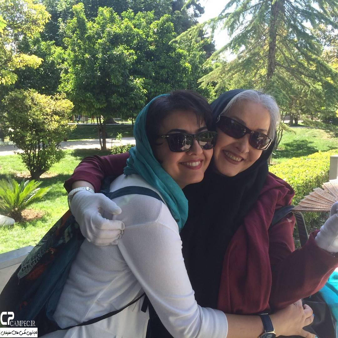 آناهیتا همتی و مادرش در شیراز