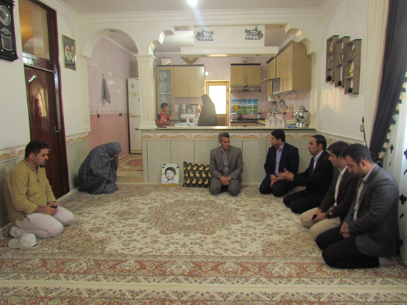 برنامه دهگردشی و دیدار فرماندار گرمه با خانواده شهدا / تصاویر