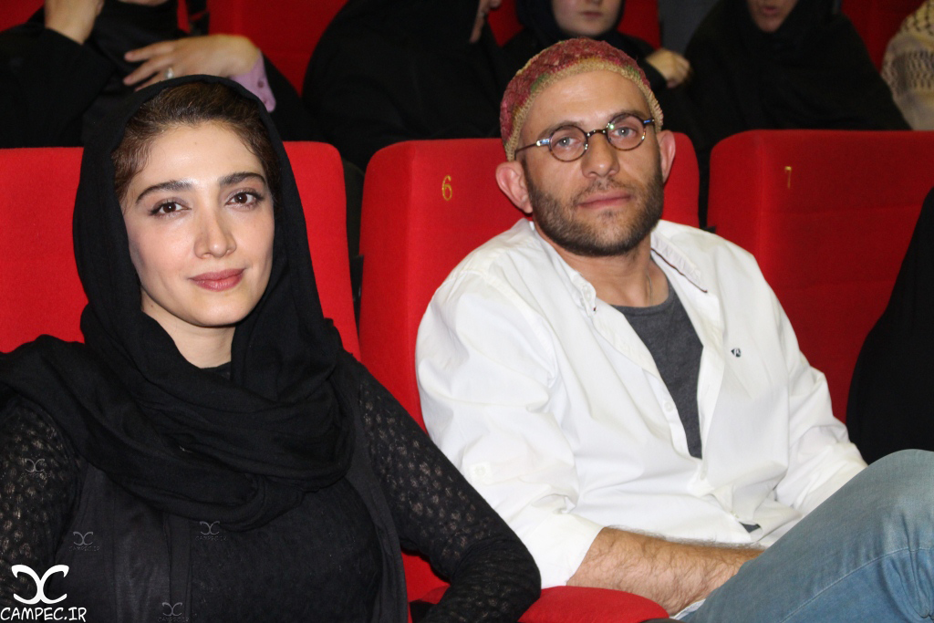 بابک حمیدیان و مینا ساداتی در اکران فیلم ایستاده در غبار