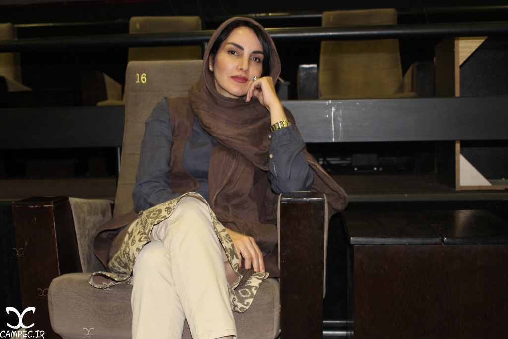 مرجان شیر محمدی در اکران فیلم ایستاده در غبار
