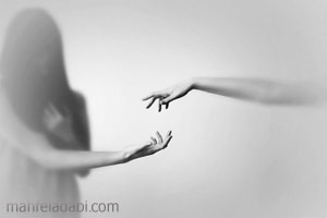 در تکاپوی بغض را خوردن ، منبع :
http://mahfeladabi.com/post/9283 در تکاپوی بغض را خوردن