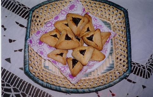 پرونده:Homemade hamantaschen.jpg