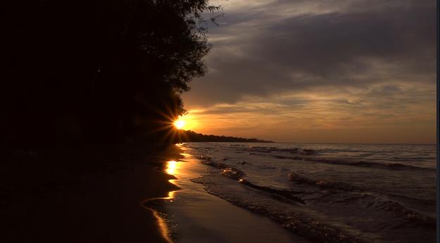 دانلود فوتیج SunsetWavesWide- صحنه متحرک موج دریا(غروب) FULL HD قابل استفاده تدوین گران و موشن کاران