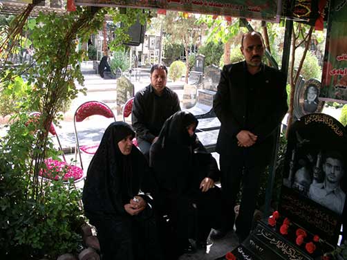 مراسم گرامیداشت چهارمین سالگرد شهادت شهید محمّدعلی دولت آبادی با حضور خانواده معظم شهید دولت آبادی در بهشت زهرا(س)جوار مزار مطهر شهید