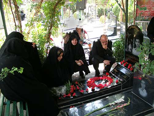 مراسم گرامیداشت چهارمین سالگرد شهادت شهید محمّدعلی دولت آبادی با حضور خانواده معظم شهید دولت آبادی در بهشت زهرا(س)جوار مزار مطهر شهید