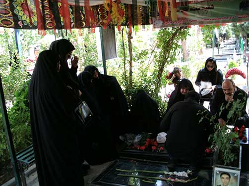 مراسم سالگرد شهادت شهید والامقام محمّد علی دولت آبادی در جوار معطر شهید واقع دربهشت زهرا(س) – شهید محمّد علی دولت آبادی اولین شهید پلیس 110 فاتب