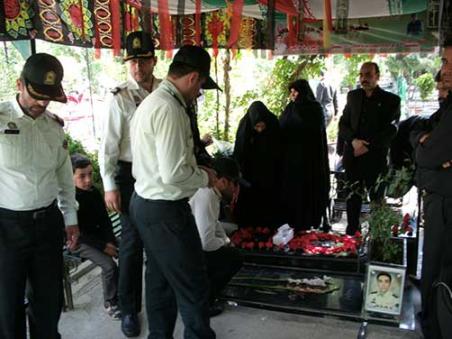 مراسم سالگرد شهادت شهید محمّدعلی دولت آبادی درکنار مزارمطهر شهید واقع در بهشت زهرا(س) با حضور همکاران شهید از پلیس فاتب