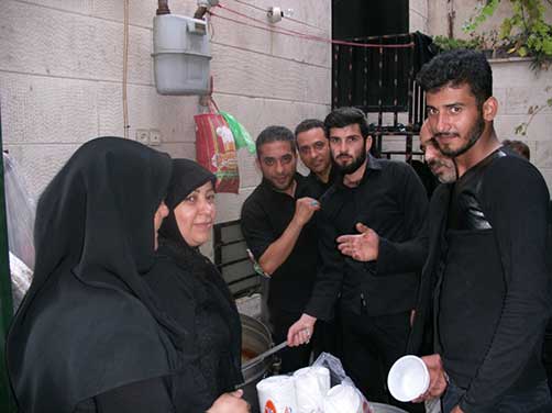 تهیه غذا وافطاری توسط خواهران هیئت زوارالحسین (ع) ویژه چهارمین سالگرد شهادت خادم الحسین(ع) شهید محمّد علی دولت آبادی