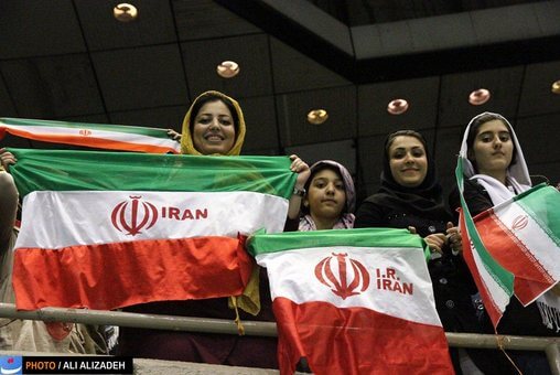 عکسهای ماجرای حضور تماشاگران زن والیبال ایران صربستان در ورزشگاه آزادی 11 تیر 95