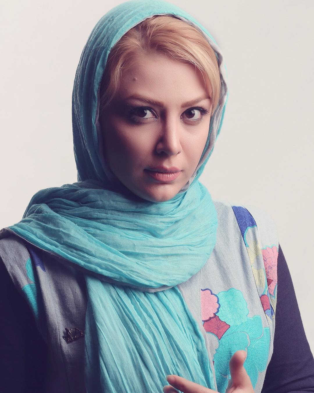 مونا غمخوار