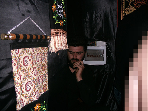 جلسه هفتگی هیئت زوّارالحسین (ع) ویژه ایام مسلمیه و یادواره شهدای منا در حسینیه شهید محمّد علی دولت آبادی با سخنرانی حجت السلام والمسلمین عطایی و مدّاحی حاج یوسف محسنی و کربلائی میلاد جمشیدی با حضور خادمین هیئت زوّارالحسین علیهم السلام