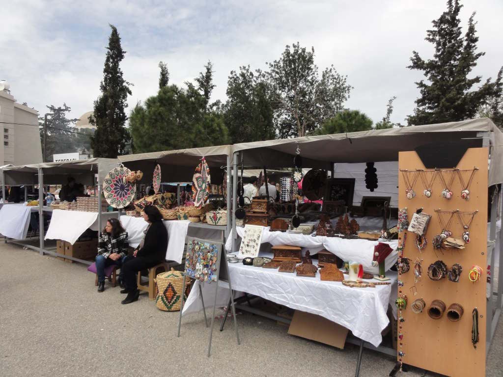 http://s7.picofile.com/file/8285360450/125.jpg