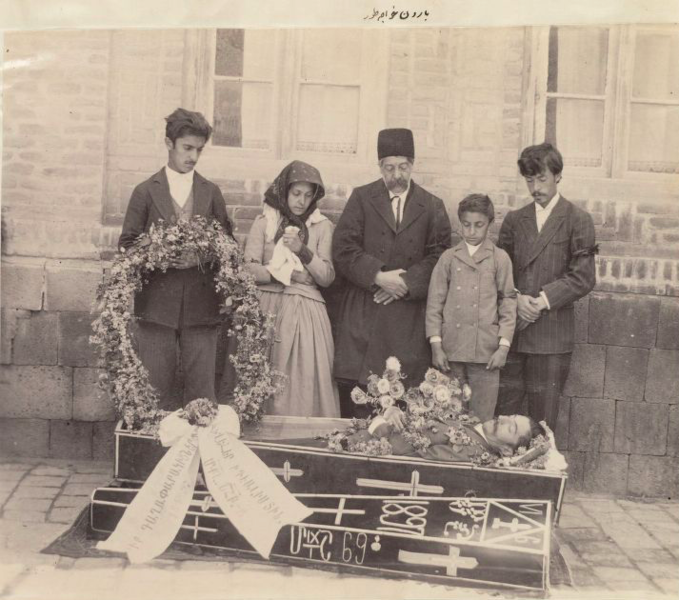 تشییع جنازه یک مسیحی (بارون خواجه تور در مقابل تابوت پسرش) علی خان والی