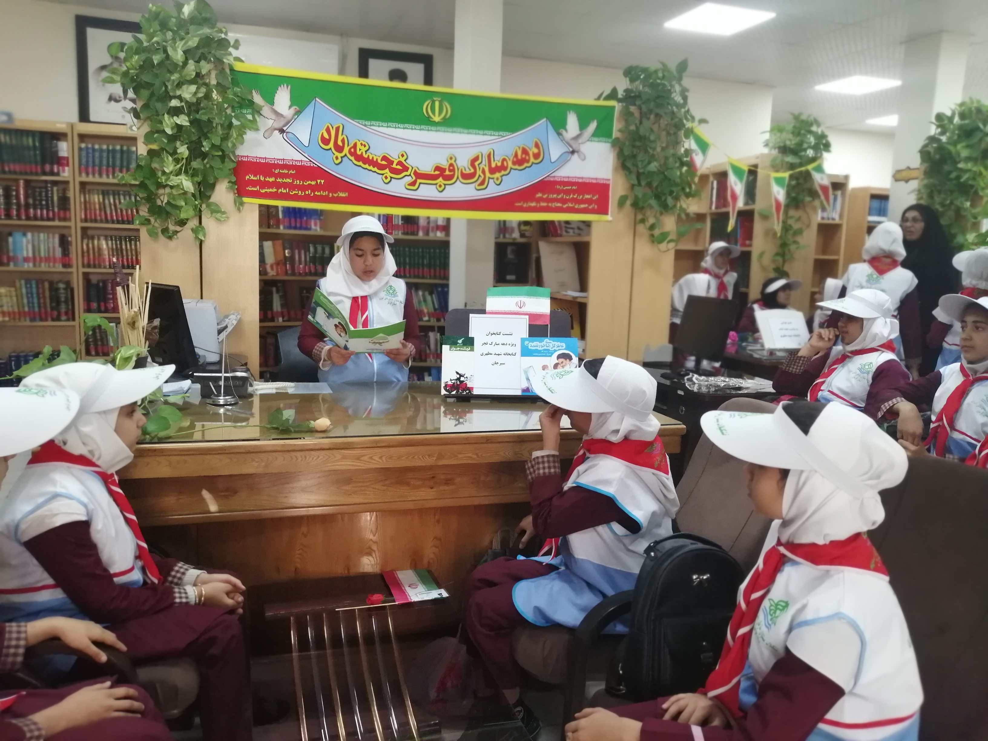 نشست کتابخوان به مناسبت دهه مبارک فجر نشست کتابخوان به مناسبت دهه مبارک فجر