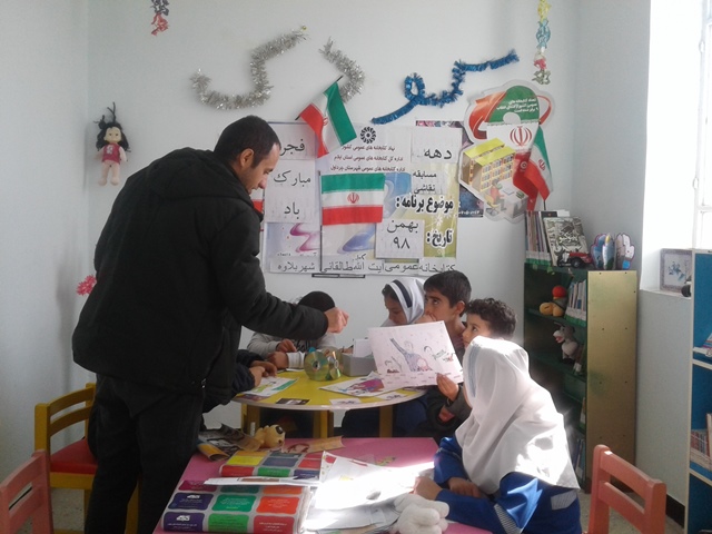 برگزاری مسابقه نقاشی درمحل بخش کودک کتابخانه به مناسبت دهه فجر انقلاب اسلامی برگزاری مسابقه نقاشی درمحل بخش کودک کتابخانه به مناسبت دهه فجر انقلاب اسلامی