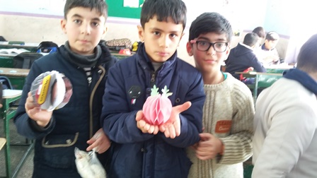 کلاس اموزش کاردستی گوزن توپی در مدرسه ابتدایی حداد کلاس اموزش کاردستی گوزن توپی در مدرسه ابتدایی حداد
