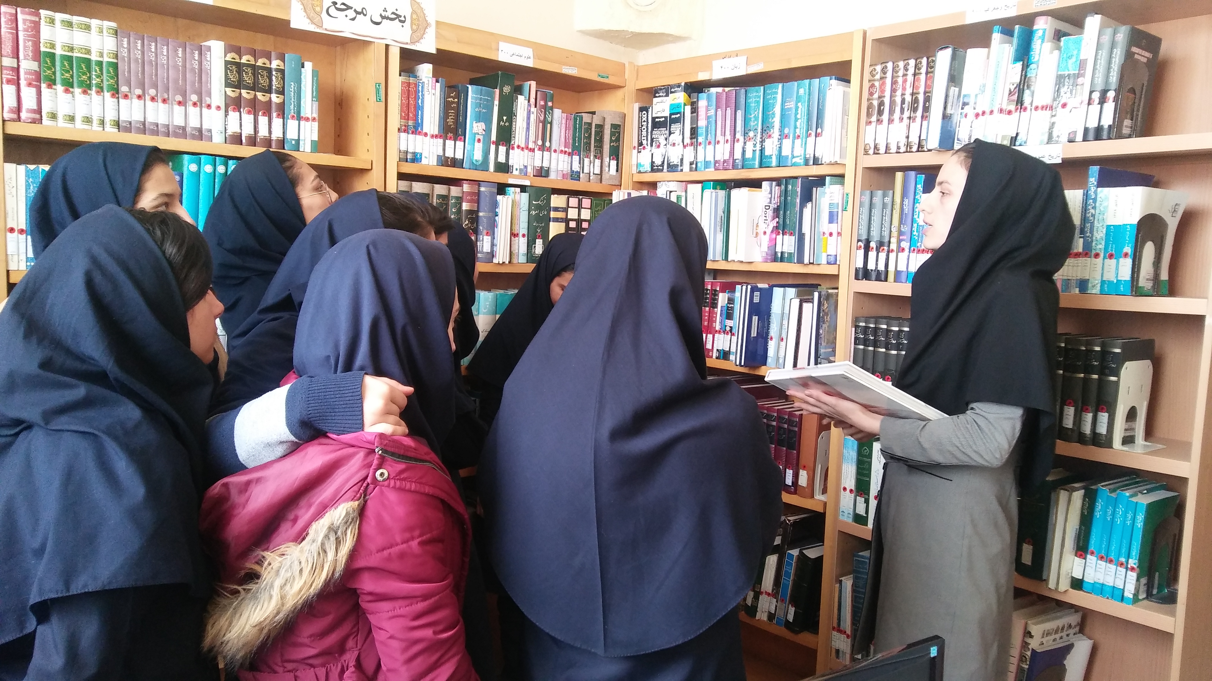 برپایی معرفی بخش مرجع شناسی به دانش آموزان توسط کتابخانه آیت الله شیخ عبدالنبی پول